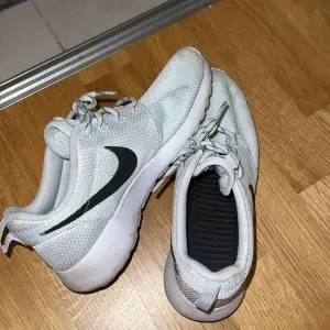 Nike skor.  Använda i gott skick storlek 38