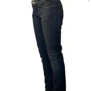 Lågmidjade raka jeans från Acne i stlk W30 L34🤍