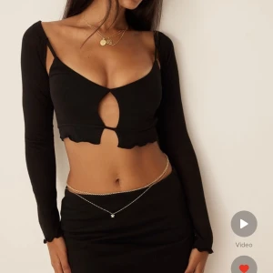 Topp - Super snygg topp från NA-KD, aldrig använd då den var för stor