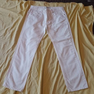 En ny byxor  - En helt ny byxor 