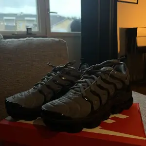 Nike Air Vapormax Plus  Använda 1 gång Nypris 2400kr  Säljes för 1800kr  