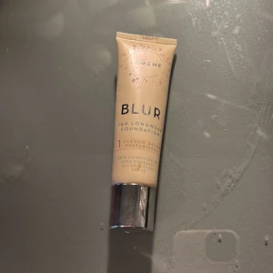 Foundation lumene - En foundation från lumene som tyvärr inte passade min hudtyp! Annars är den super fin💕 pris går att diskutera! Endast testad 