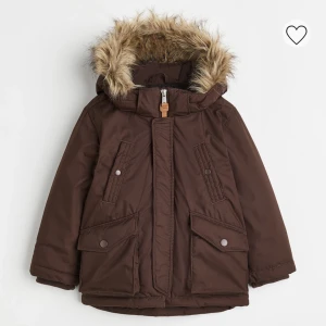 barnjacka  - Oanvänd barnjacka strl 140/146 orginalpris: 499kr