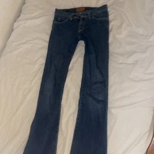 Lågmidjade jeans - Hej säljer mina lågmidjade jeans för  200kr storlek xs