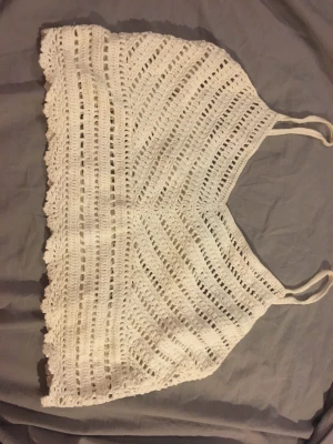 Topp  - En somrig stickad topp  Frakt tas privat 