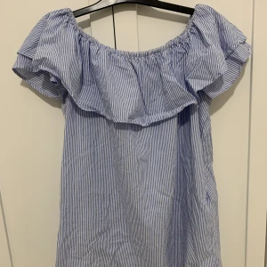 Randig klänning  - Randig klänning från zara.