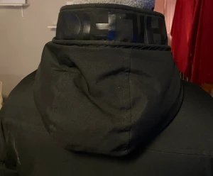 Tommy Hilfiger vinterjacka - Tommy hilfiger vinterjacka Str L. Köpt i oktober för 2500kr. Bra skick. 