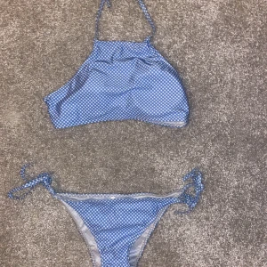 Söt bikini! - Aldrig använd! Den har inlägg i toppen som man kan plocka ut.💙