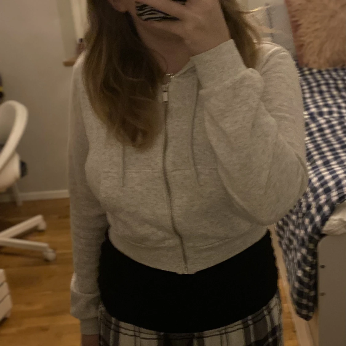 Grå/vit croppad sip hoddie  - 91