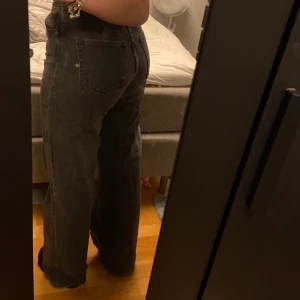 Jeans  - Ett par jeans från hm i bra skick ❤️