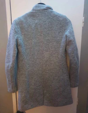 Grå kavaj - Aldrig använt.  Fick den i present men var för liten