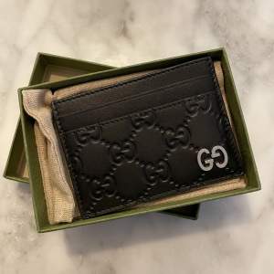 ÄKTA GUCCI korthållare (NY) Helt oanvänd Gucci Signature card case NYPRIS: 2700kr