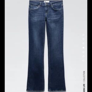 Low rise jeans zara  - Säljer mina jeans zx the low rise bootcut jeans från zara då de är stora på mig. Är i jätte bra skick och bara använda några gånger. Passar 36/38. 