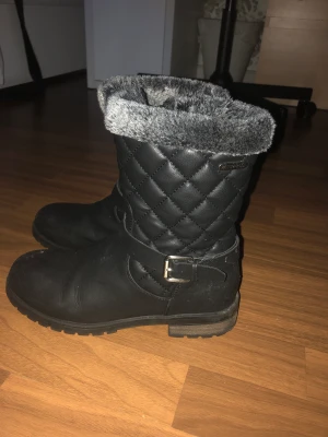 Ad  - Vinter skor i storlek 38 