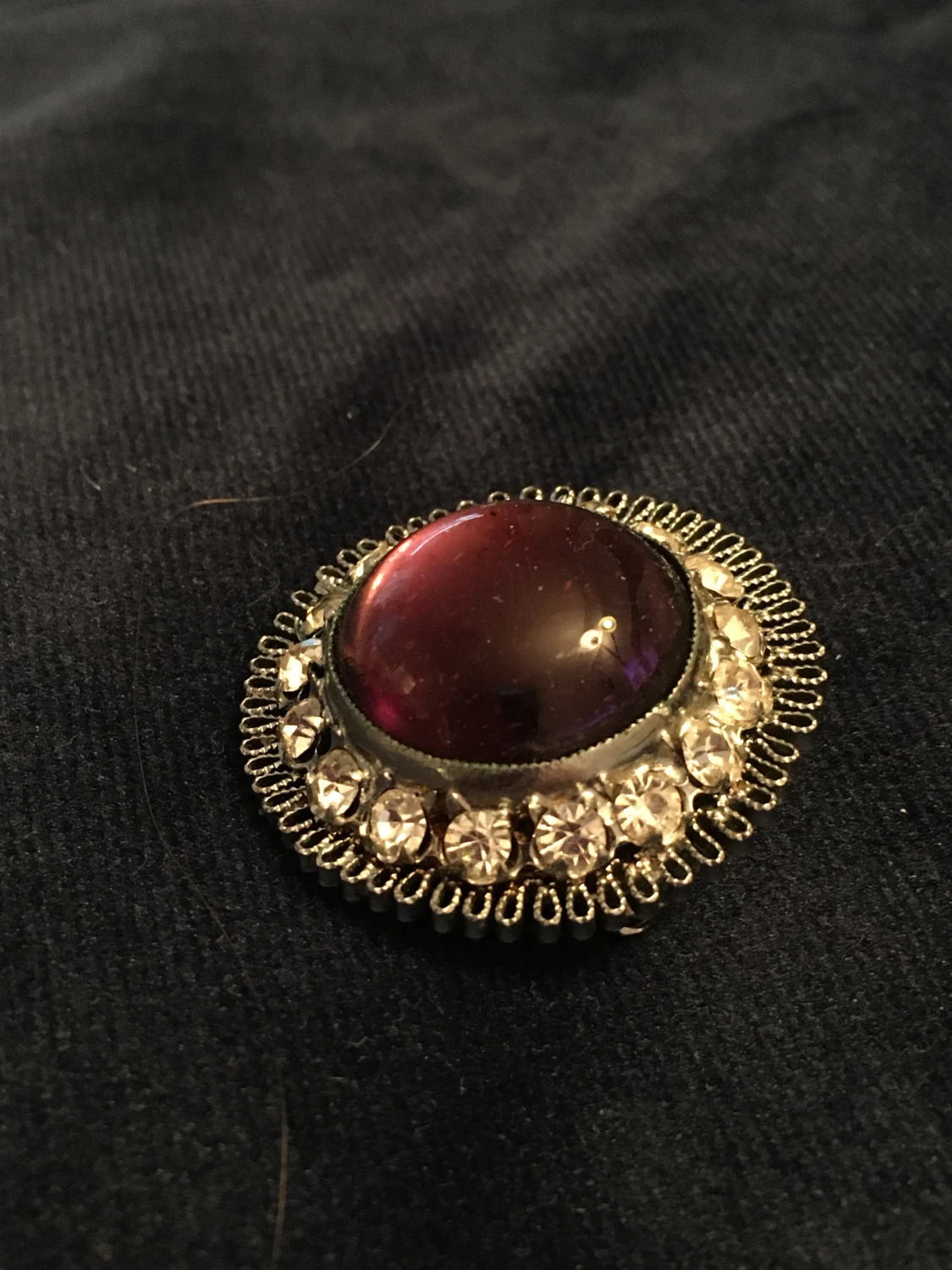 Brosch skimrande lila 