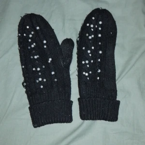 Vantar med pärlor - Använda men är i bra skick 