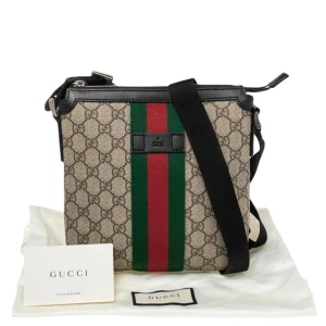 Gucci Messenger bag Beige (äkta)  - Jag har en Gucci Messenger bag i beige som jag vill sälja. Jag har haft den i 1 år, o denna säljs inte längre i butiken och den är väldigt svår o hitta. Boxen o allt finns kvar, hör av er för bilder om ni är intresserade! Först till kvarn. 