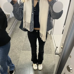 Mango jacka - säljer min snygga mango jacka, använd fåtal ggr och är super snygg!! 