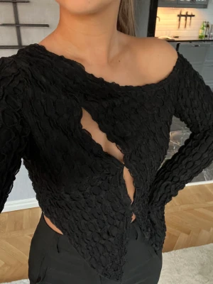 Festtopp - Populär festtopp som använts en gång!  Superbra skick och inte genomskinlig. 