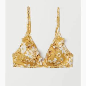 Bikini  - Bikini i storlek 36 från h&m aldrig använt. 