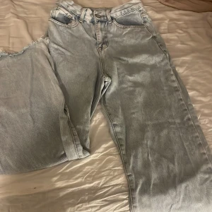 Jeans  - Blåa jeans ifrån shein i stl xs, 50kr 