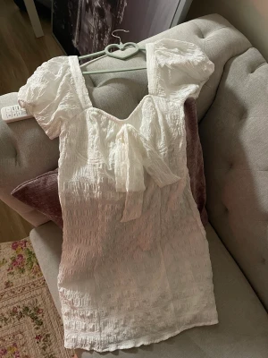 Student klänning - Aldrig använd, köpt för min student men använde en annan, ny pris 659 kr!