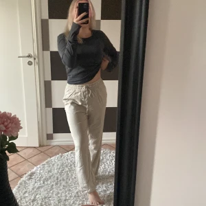 Linnebyxor - Säljer nu mina jättefina linnebyxor från vero Moda som endast är använda 2 gånger!! 💗  