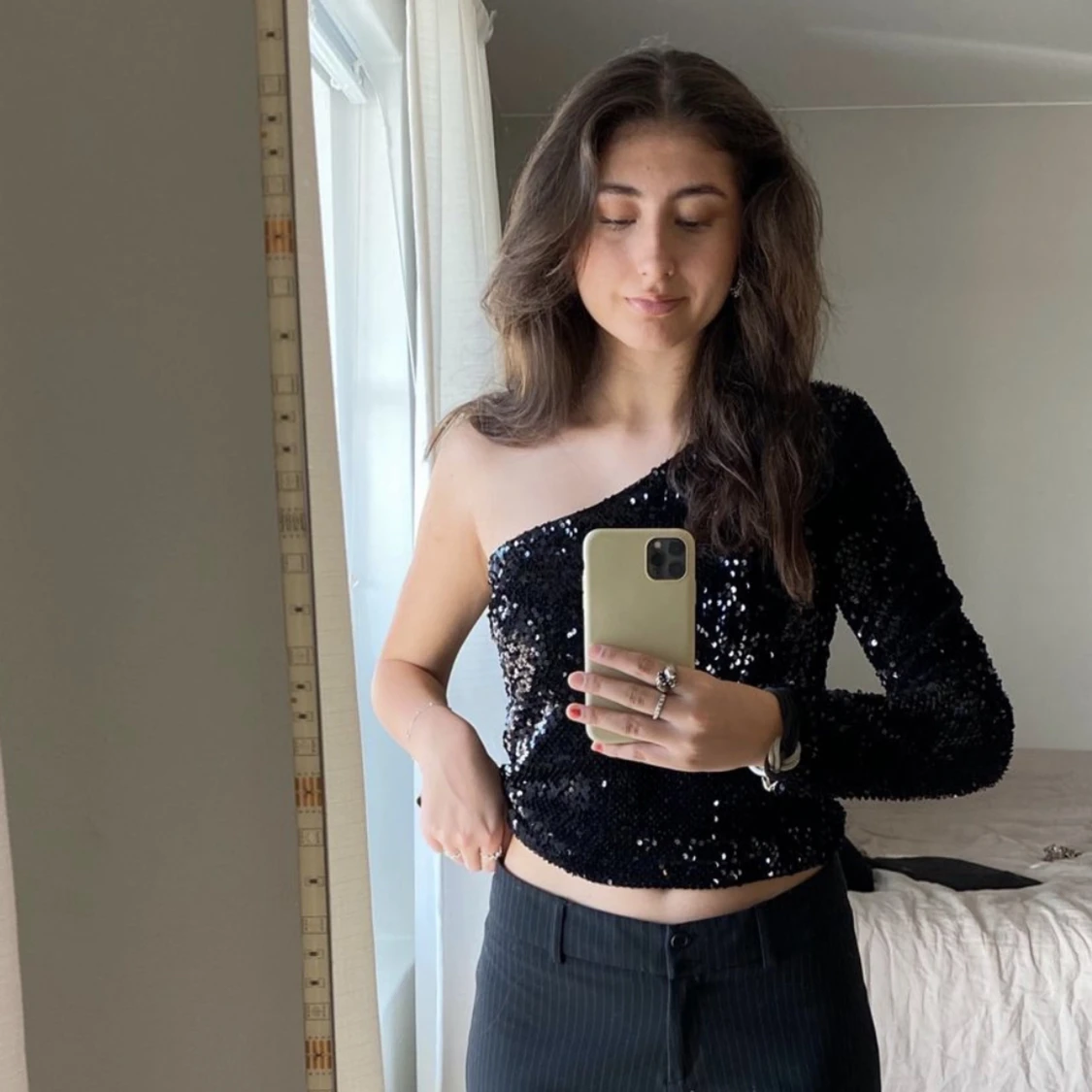 Nyårs topp svart glittring one shoulder