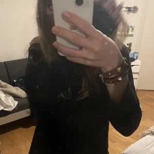 Armband - Super fint armband!! Aldrig använd så nyskick, köpare står frakt💞kan gå ner i pris vid snabb affär!!