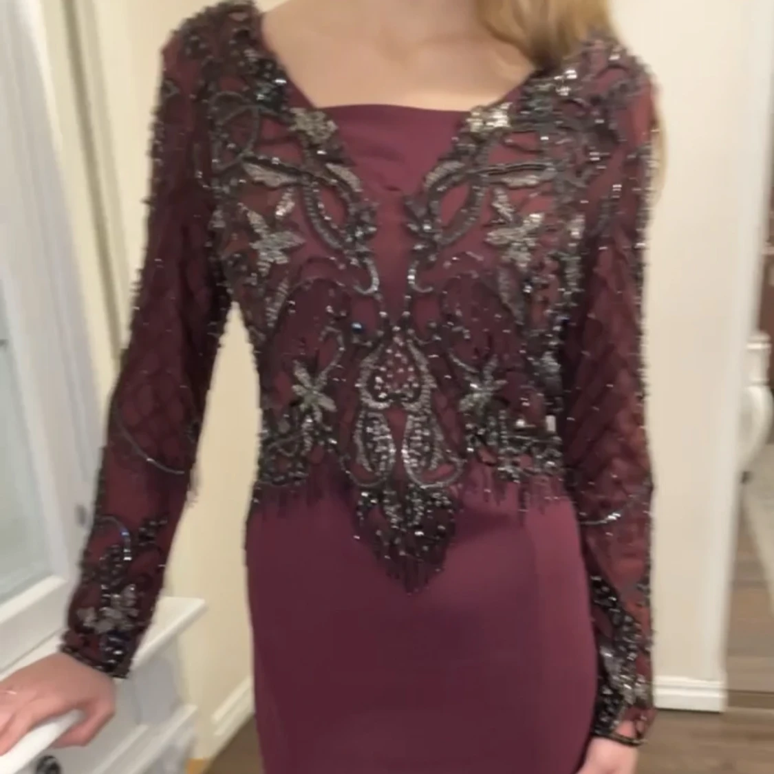 vin röd klänning strl L