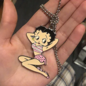 Betty Boop halsband - Ett jättesött Betty-Boop halsband. Oanvänt. Frakt ingår💜
