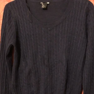 Tröja - En jättefint tröja  i storleken M men passar till S också 