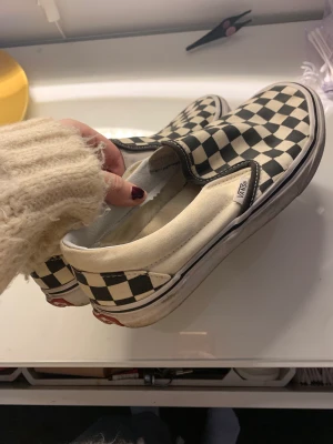 Vans skor - Vans skor som blivit rätt populärt igen, köpta för ungefär 2 år sedan men ej blivit så använda. 