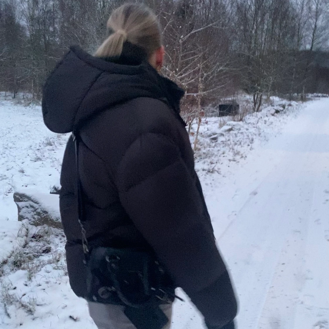 Svart dunjacka från H&M - 90