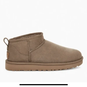 mini uggs - från trendza, de som trendar på tiktok atm! aldrig använda, säljer pga för små 😁köpta för 925 