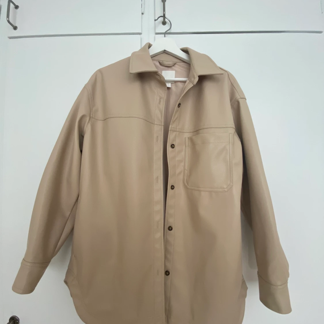 Beige Skinn Skjorta från HM - 90