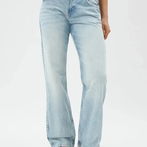 Weekday - Blå weekday jeans arrow low, använda fåtal gånger, säljer för 220