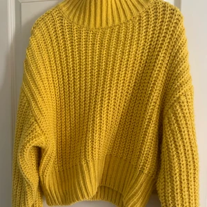 Croppad tjocktröja - Från hm, använd en gång