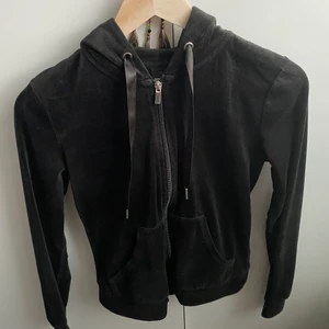 Gina tröja - 100kr + frakt 62kr (162kr totalt)