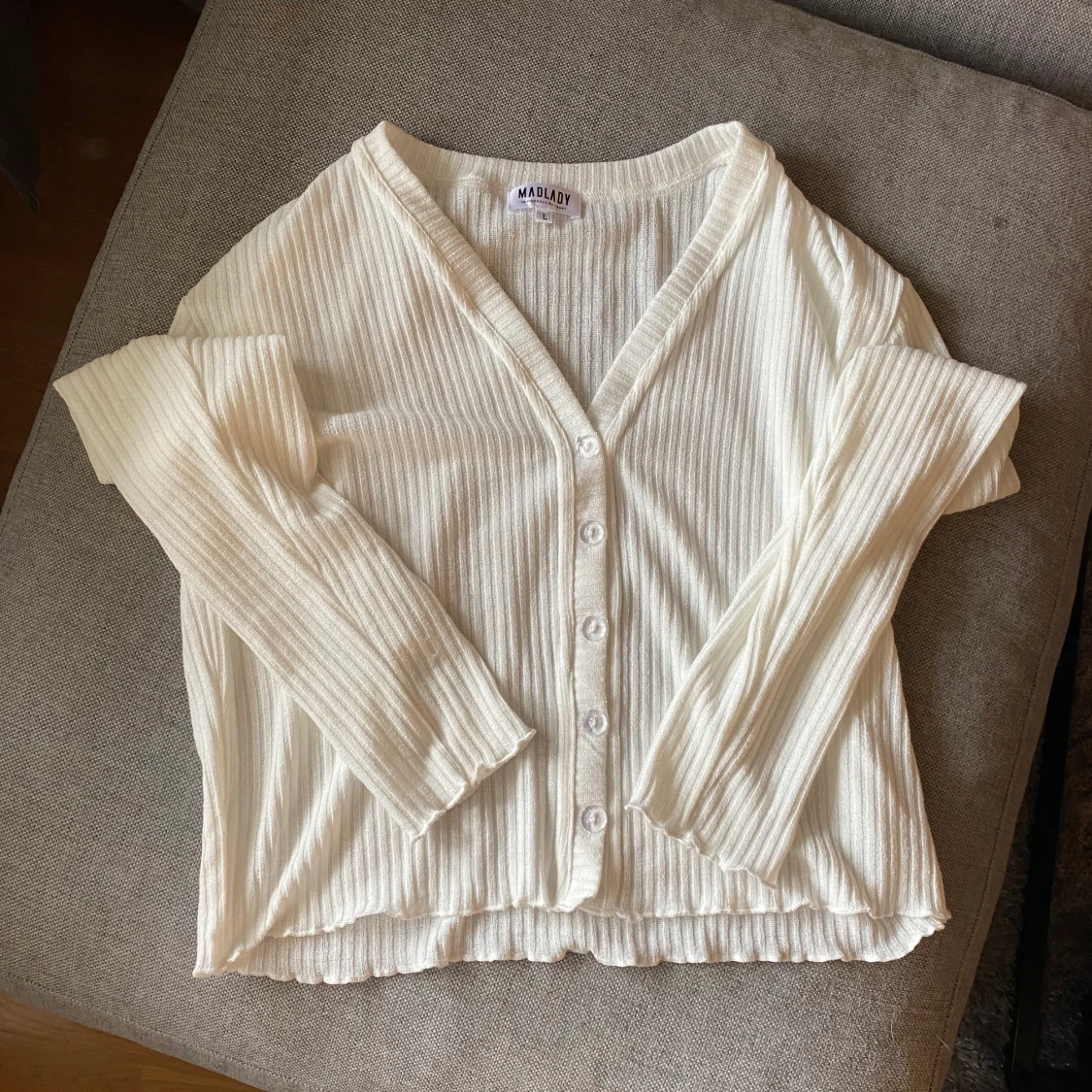 Oanvänd kofta/tröja