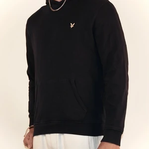 Lyle and scott Hoodie  - Är i bra skick, knappt använd nypris: 1200kr