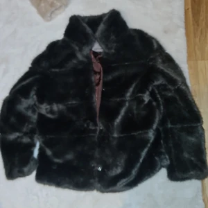 Vero moda pälsjacka - Bra skick. Köparen står för frakt.