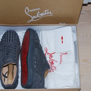 Christian Louboutin  - Jag säljer nu mina loubis för att jag inte har så mycket användning för dom längre skriv gärna vid intresse och var inte rädd för att fråga något. Har självklart allt som behövs för att bekräfta att dom är äkta. 
