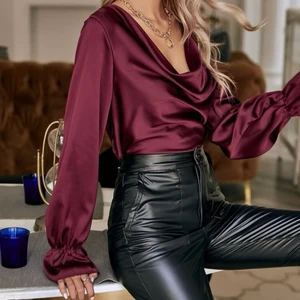 Rödvin blus - Snygg topp som är oanvänd, köpt från Shein för 140kr men säljer pga att det ej passar. Priset kan diskuteras 