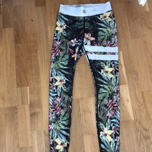 Stronger byxor - Säljer dessa jätte fina stronger byxorna i small som inte kommer till andvändning längre. Skriv om ni är intresserade. Köparen står för frakt 📦 