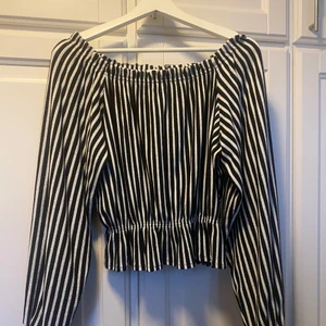 Offshoulder topp  - Storlek S, aldrig använd 
