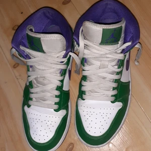 Jordans - Säljer dom här jordans dom är använda om man tvättar blir dom renare 