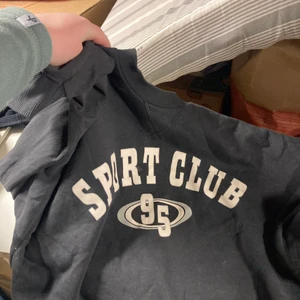 Sweatshirt  - Fin tröja från Gina i nyskick- knappt använd 