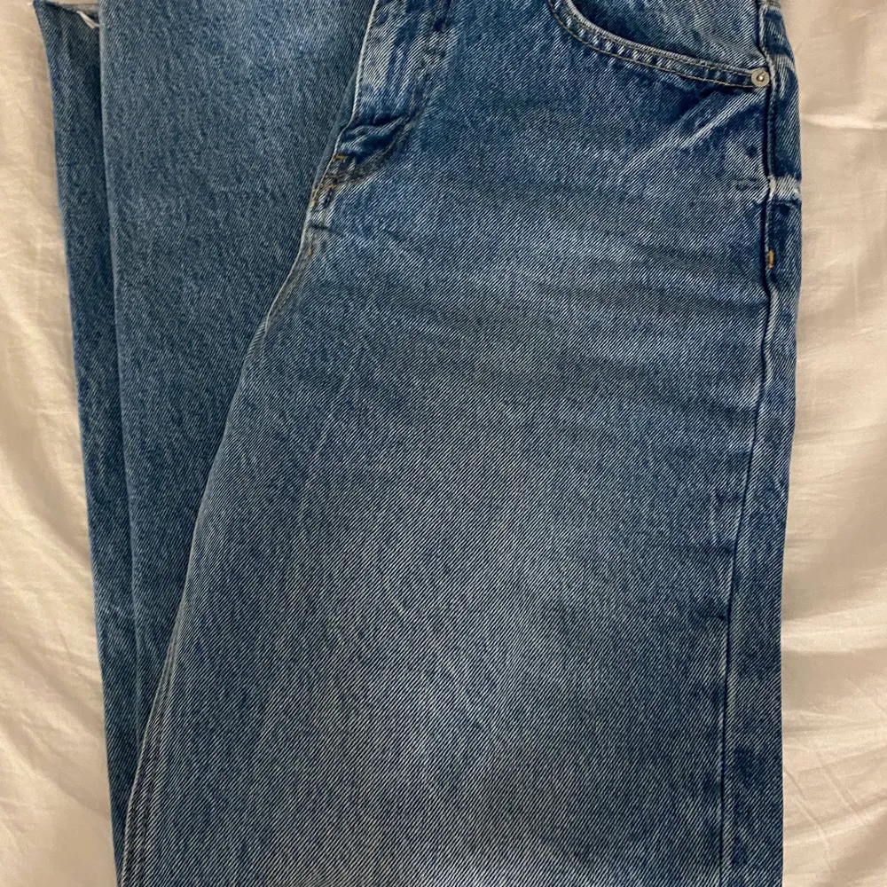 Säljer dessa Jeans från NA-KD i storlek 36❤️‍🔥 säljer då dom inte kommer till användning tyvärr. nypris 499kr, mitt pris 350 kr, köpare står för frakt.. Jeans & Byxor.