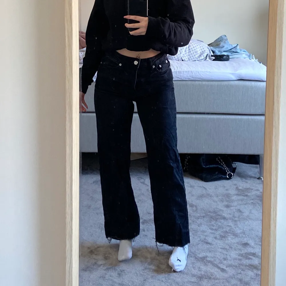 Svarta jeans från lager157 som är helt nya 🤍 petite modell och passar kortare personer!. Jeans & Byxor.